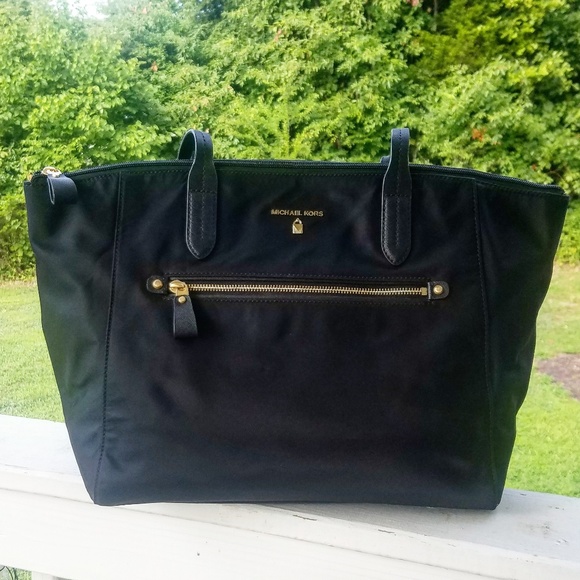 Michael Kors Handbags - Michael Kors Black Carryall Tote